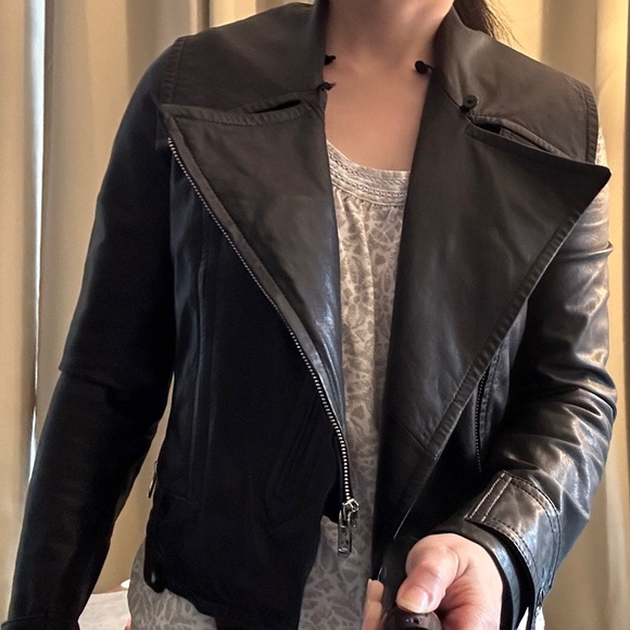 Fur collar leather jacket - Picture 10 of 10